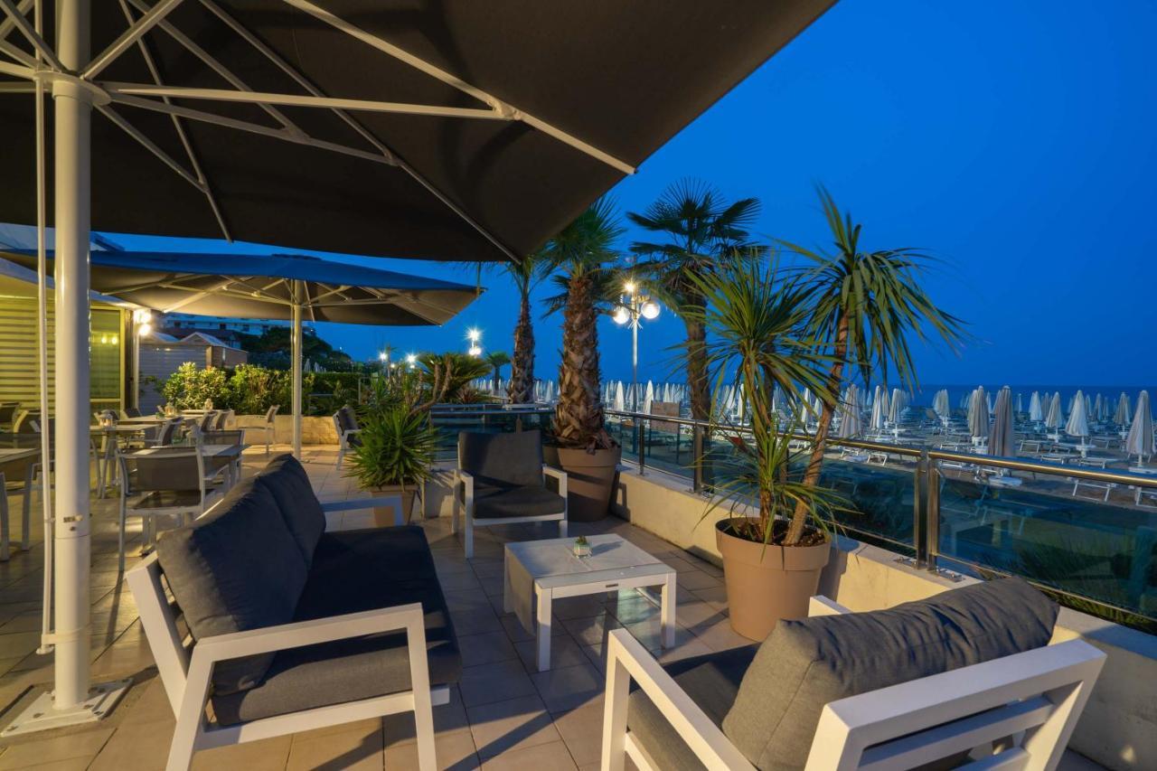Hotel Delaville Frontemare Lido di Jesolo Buitenkant foto