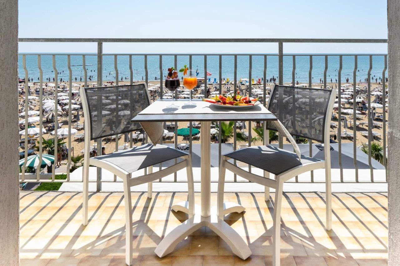 Hotel Delaville Frontemare Lido di Jesolo Buitenkant foto